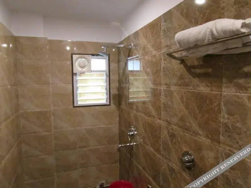 Колката: OYO 29739 Sremon Inn