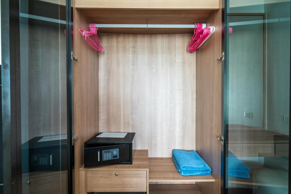 Кату: D189 - Convenient apartment in The Deck condo, pool, gym and laundry room., Patong, Phuket, Thailand