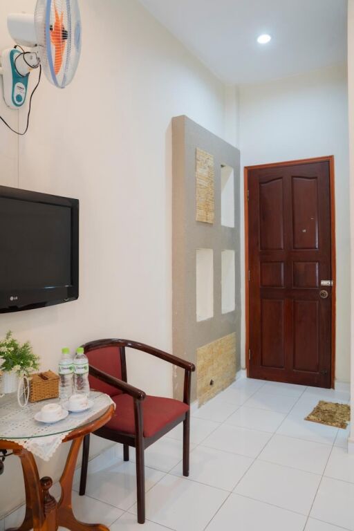 Хошимин: Nhu Huynh Hotel by OYO Rooms