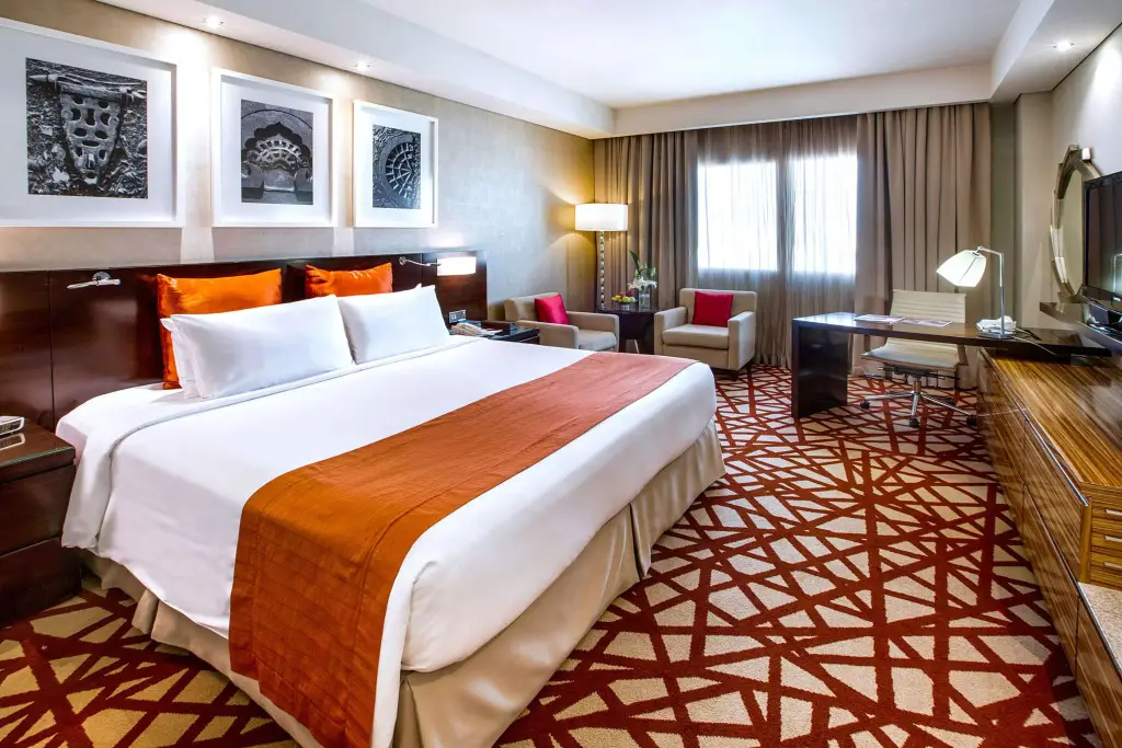 Дубай: Crowne Plaza Hotel Deira 2
