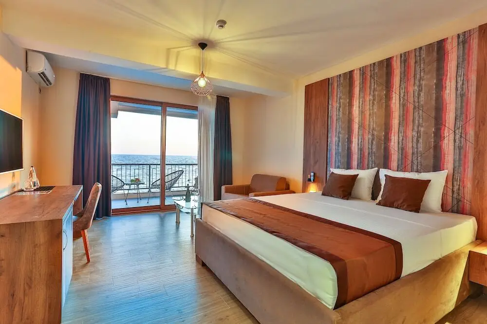Добро Вода: Sunset hotel & beach