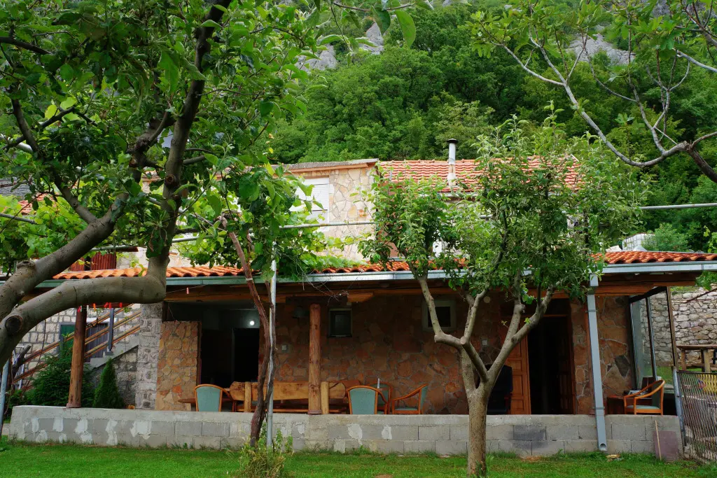 Повия: Апартаменты Old House Kontic