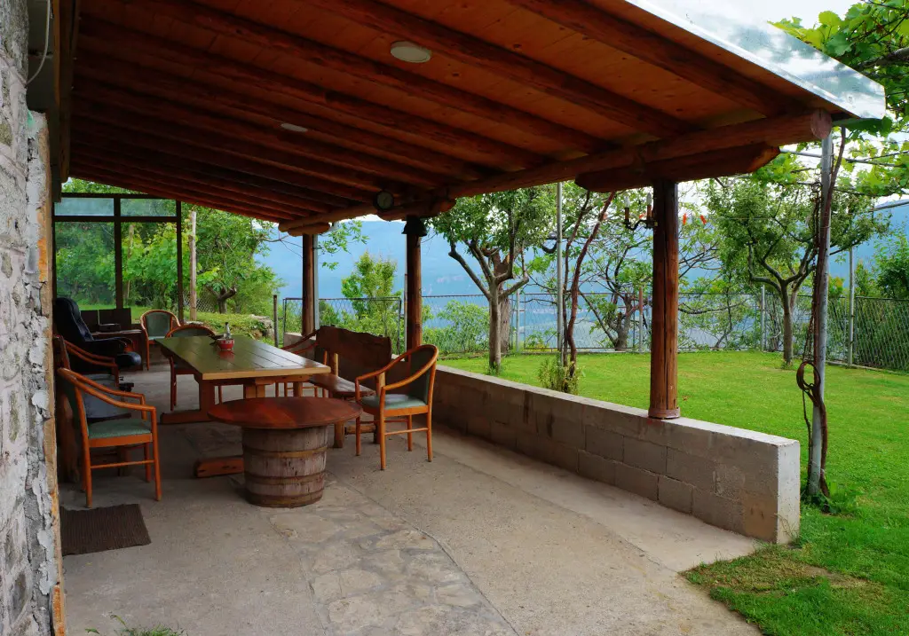 Повия: Апартаменты Old House Kontic