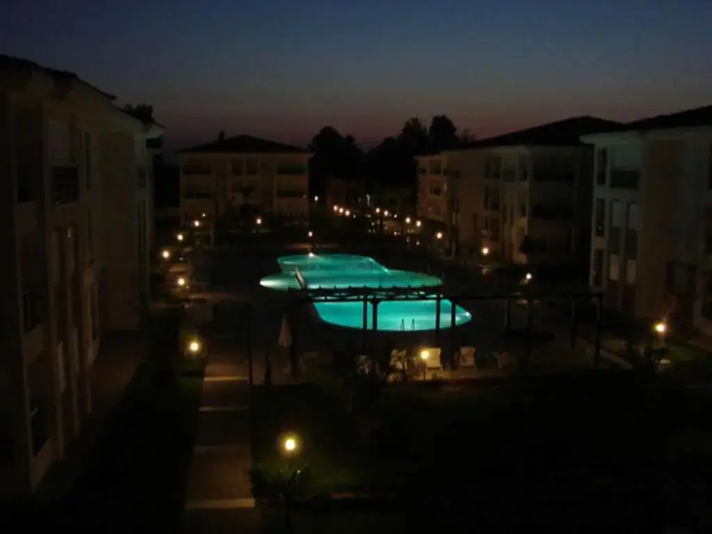 Beautiful Bright 3 Bed Home In Popular Sought After Private Gated Community — фото 1