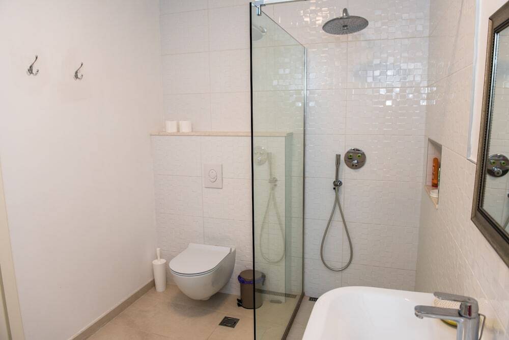 Тиват: 3 Bedroom 3 Bathroom Pool ,ivy House Montenegro