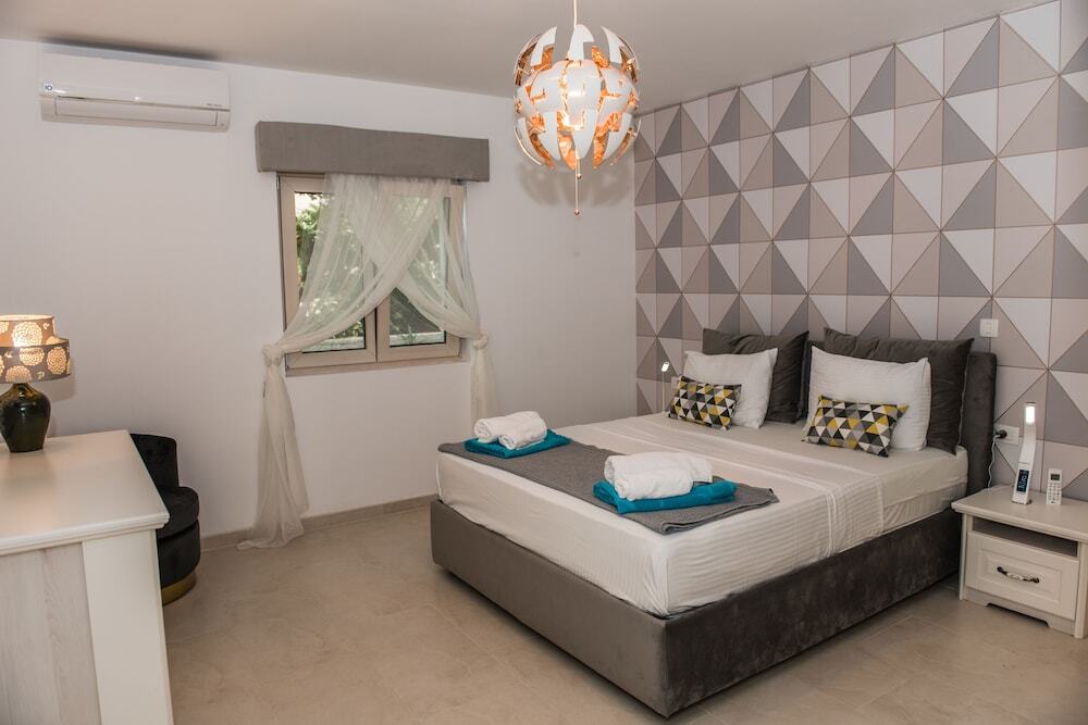 Тиват: 3 Bedroom 3 Bathroom Pool ,ivy House Montenegro