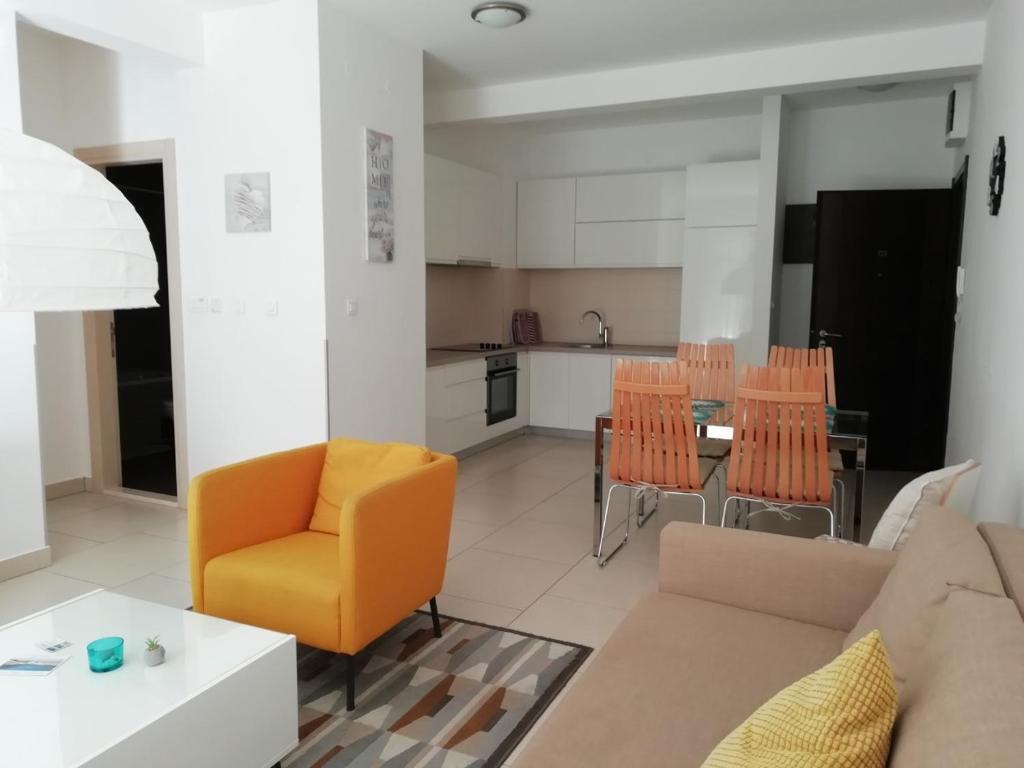 Стрп: Lavender Bay Apartments D3 or D5