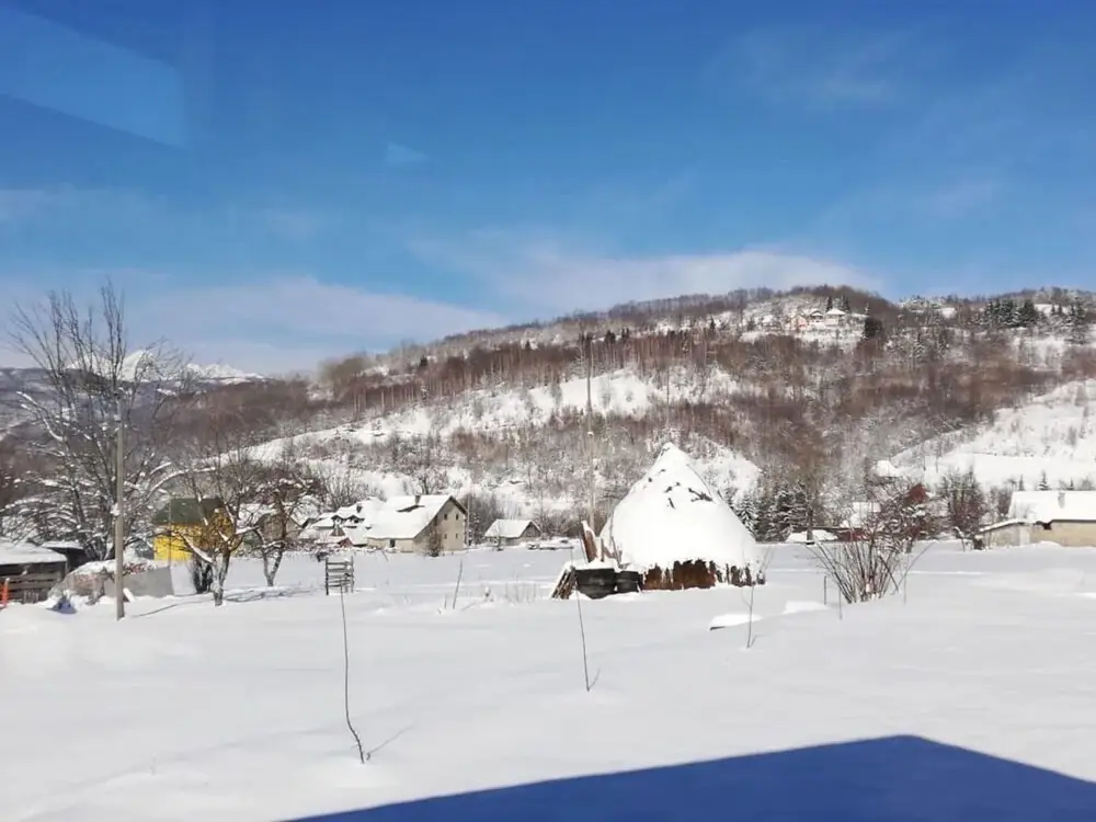 Lovely 4-bed Cottage in Kolasin — фото 1