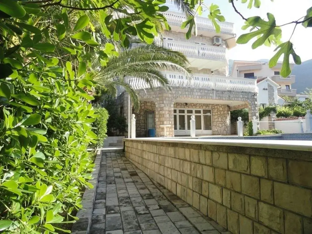 Petrovac Villa With Pool — фото 1