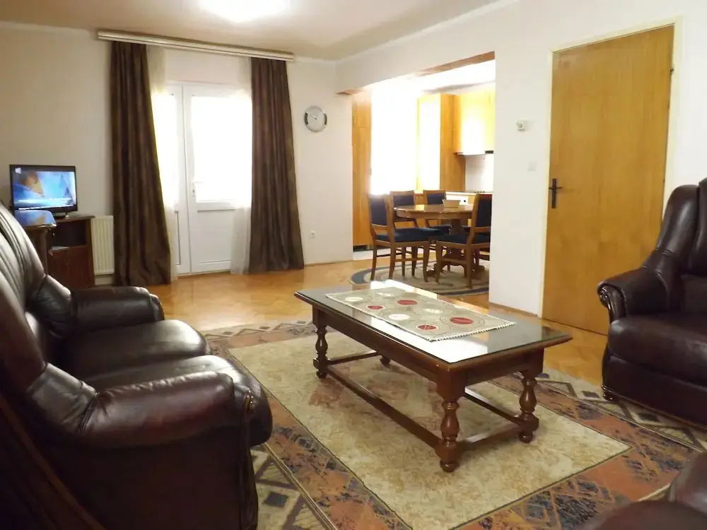 Будва: Three Bedroom Apartment With Garden