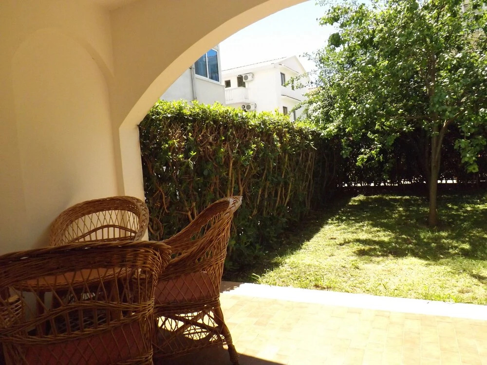Будва: Three Bedroom Apartment With Garden