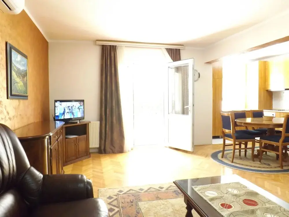 Будва: Three Bedroom Apartment With Garden