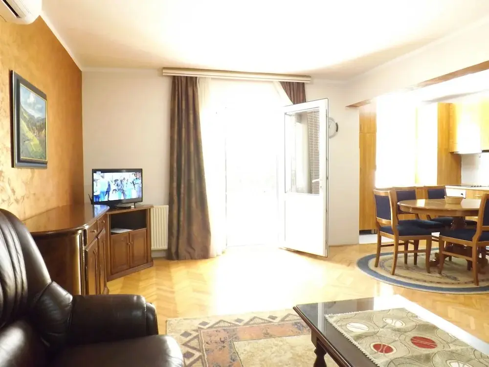 Будва: Three Bedroom Apartment With Garden