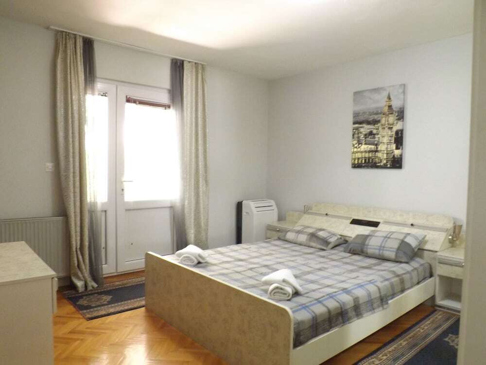 Будва: Three Bedroom Apartment With Garden