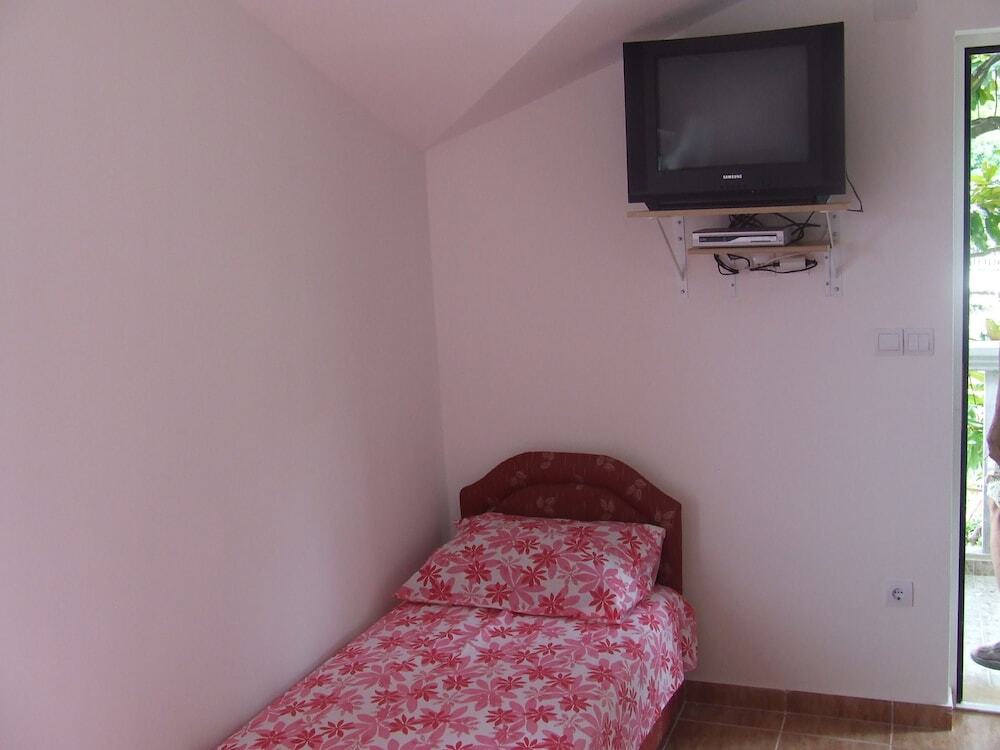 Зеленика: Apartments Lazović