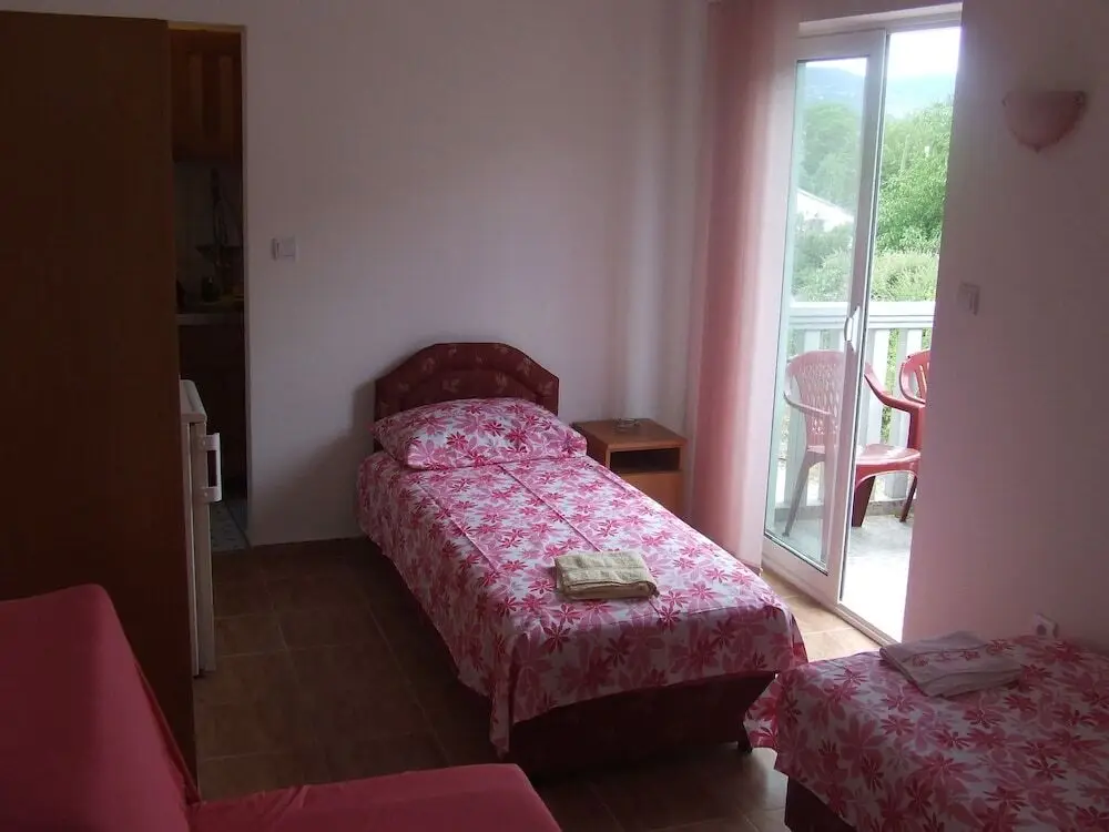 Зеленика: Apartments Lazović