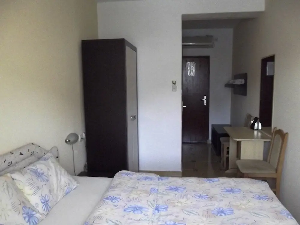 Доброта: Apartment and Rooms Antun