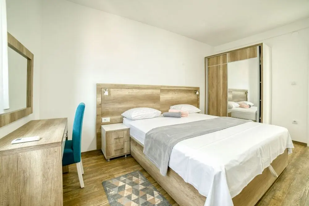 Тиват: Apartments Tivat Obala