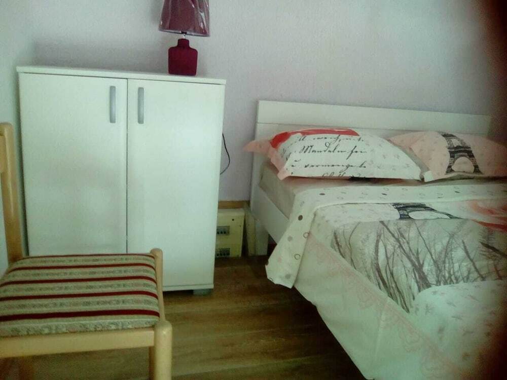 Будва: Romantic Apartment With Gallery