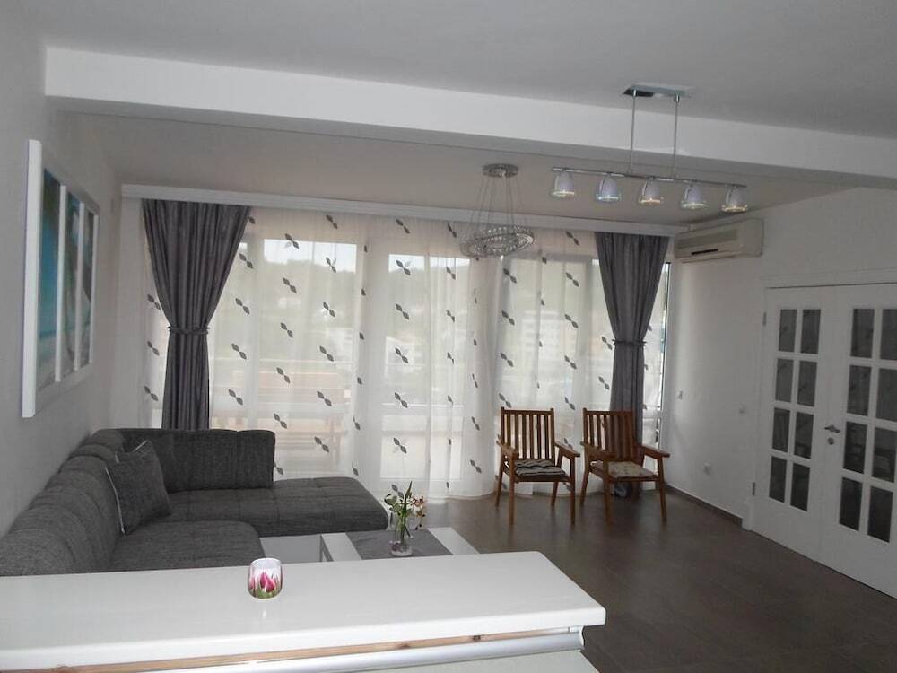 Ульцинь: Apartments and Rooms Four Roses