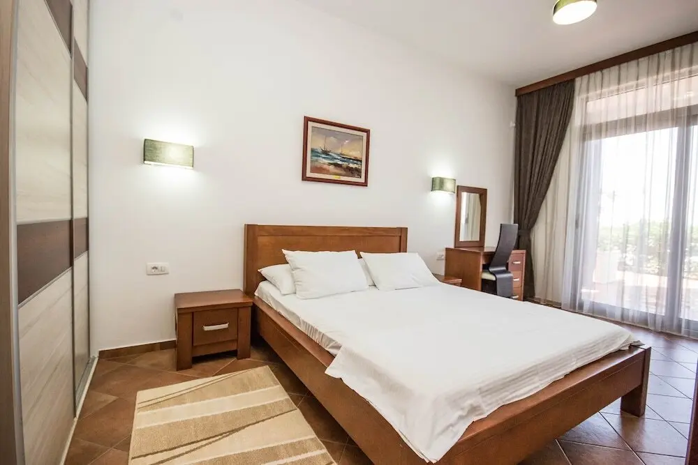 Добро Вода: Apartments Zara