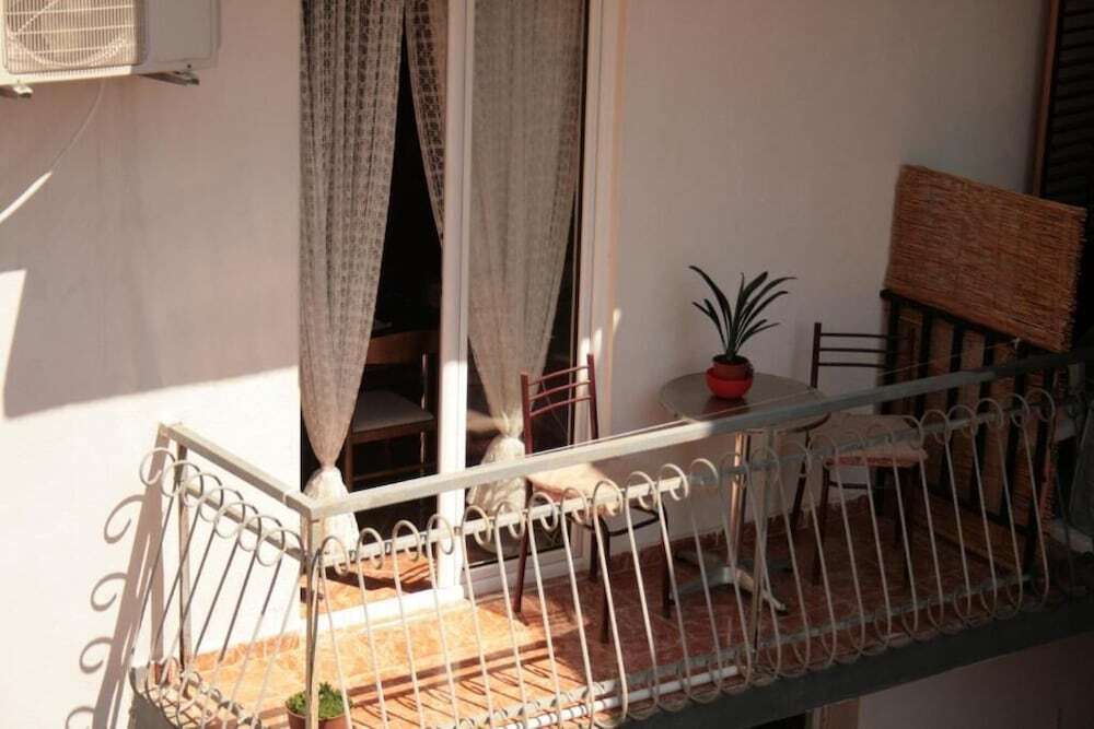 Будва: Studio Apartment on the Beach