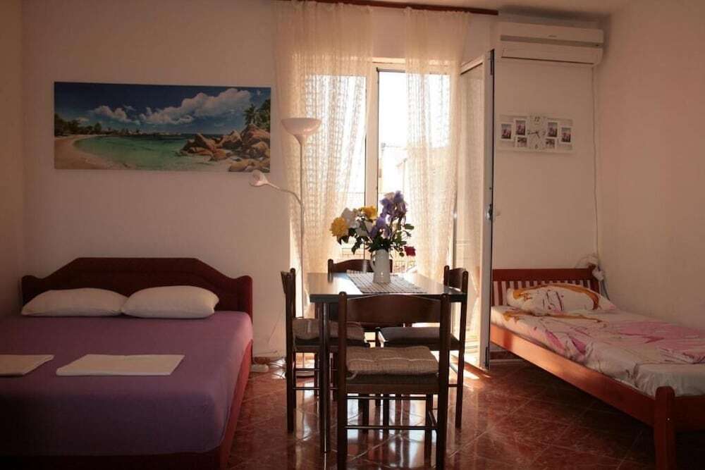 Будва: Studio Apartment on the Beach