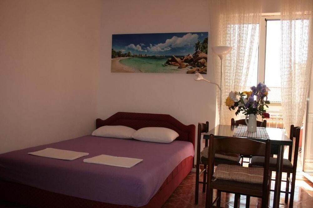 Будва: Studio Apartment on the Beach