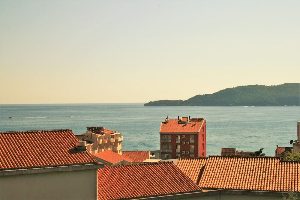 Spacious Sea View Apartment — фото 1