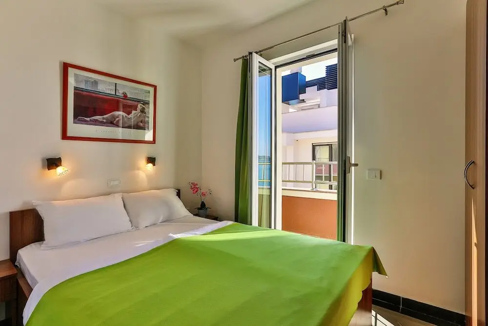 Будва: Apartmani Luka - Vila Brzulović
