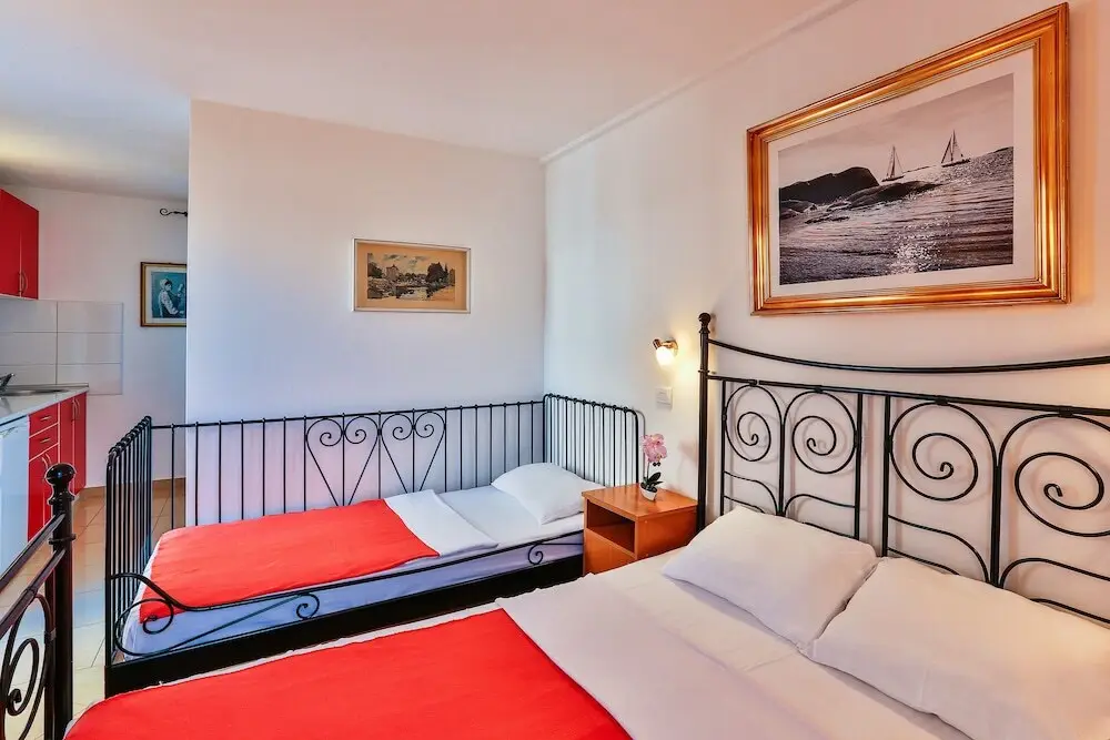 Будва: Apartmani Luka - Vila Brzulović