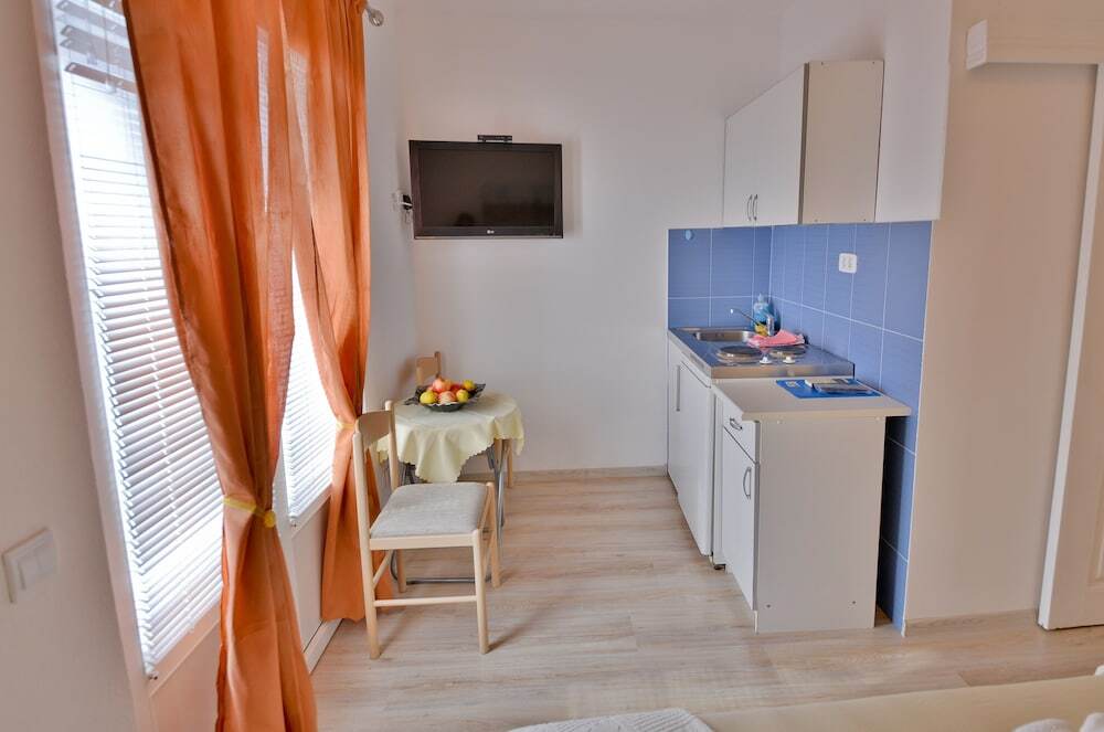 Бечичи: Apartments Cenic