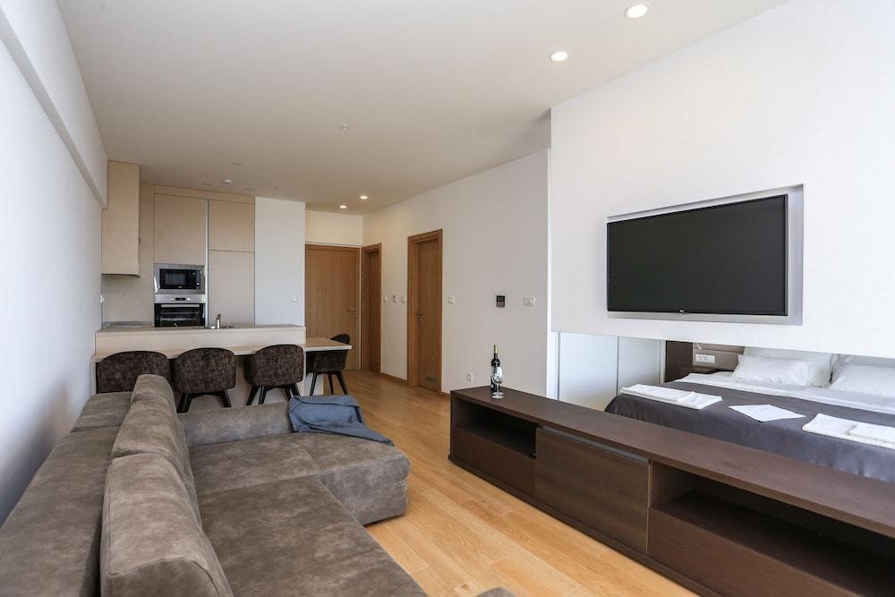 Будва: Apartments Status WOW