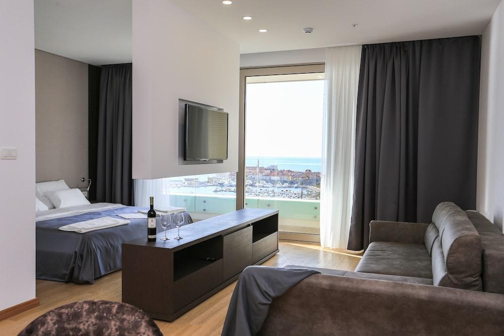 Будва: Apartments Status WOW