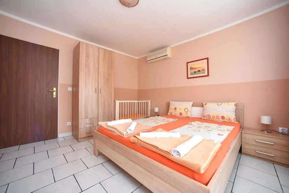 Петровац: Apartments Calenic
