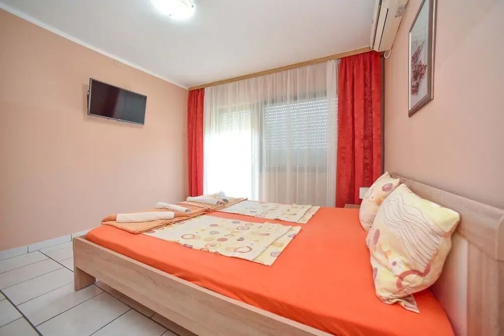 Петровац: Apartments Calenic
