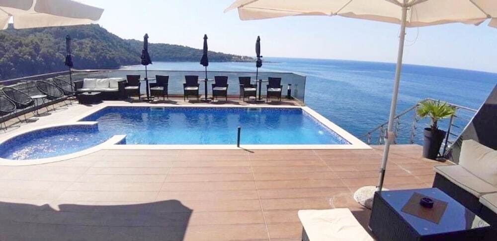 Добро Вода: Apartment and Rooms Lux Beciragic