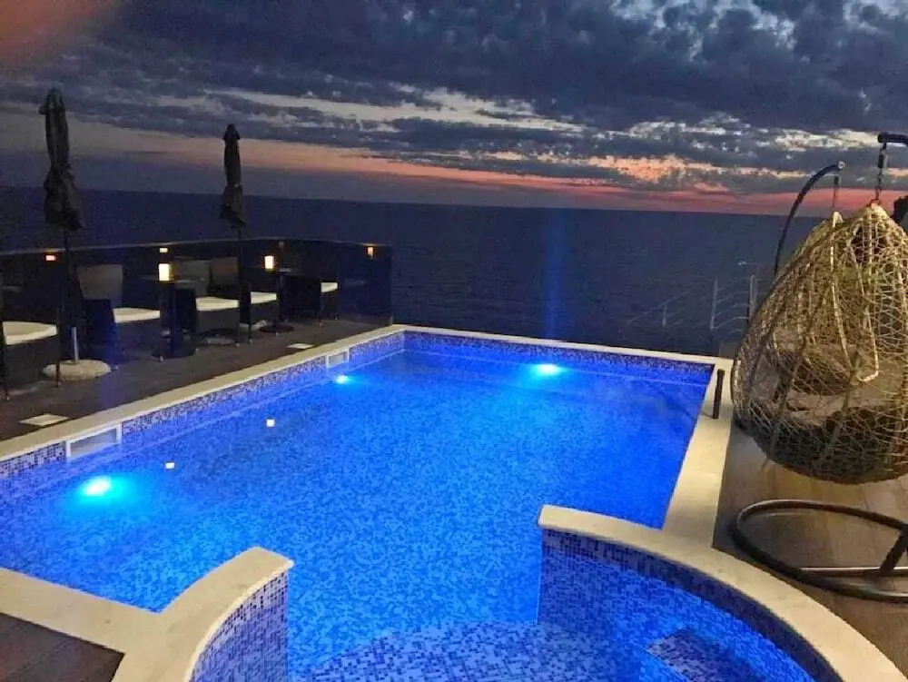 Добро Вода: Apartment and Rooms Lux Beciragic