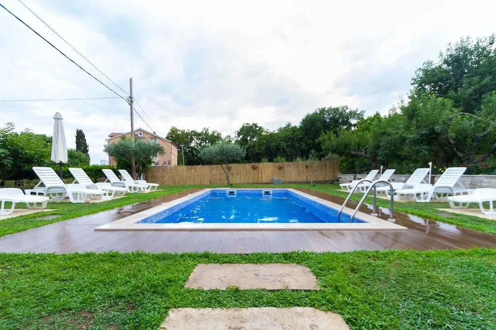 Тиват: Studio With Pool Near Airport