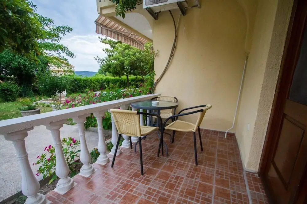 Тиват: Studio With Pool Near Airport