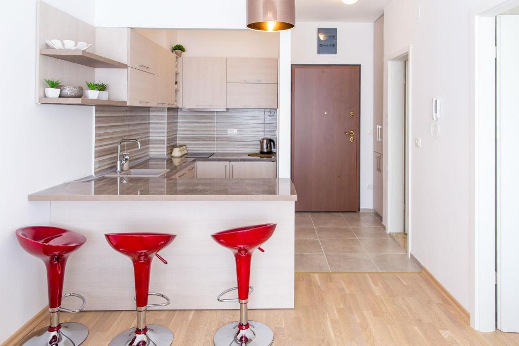 Будва: Natasha Sea View Apartment