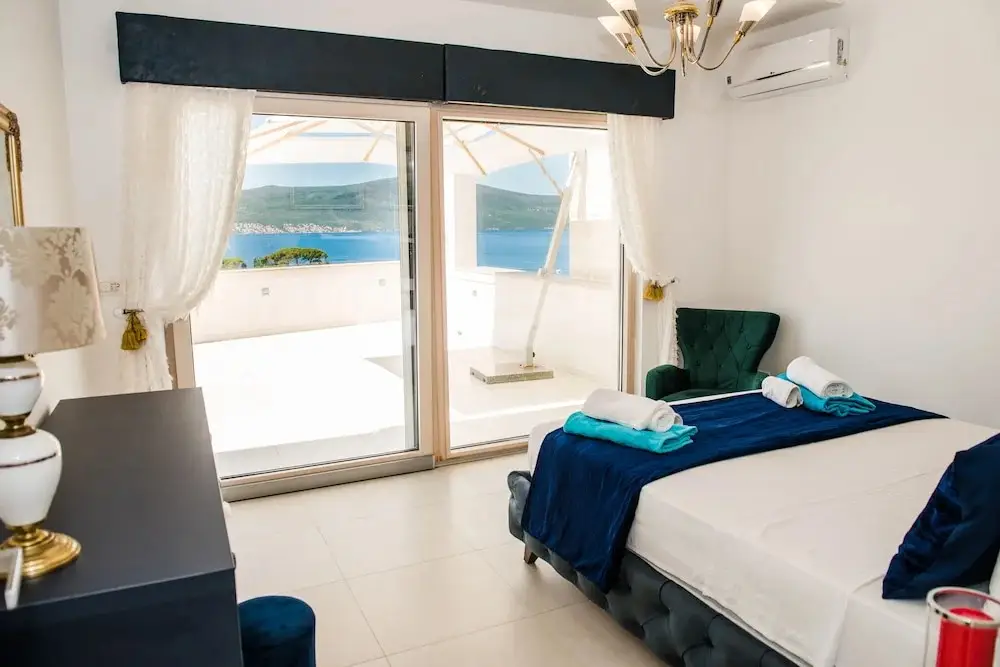 Тиват: Luxurypenthouse sea View Pooll Ivy House Tivat