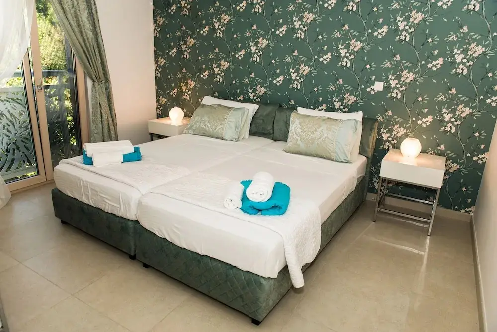 Тиват: Luxurypenthouse sea View Pooll Ivy House Tivat