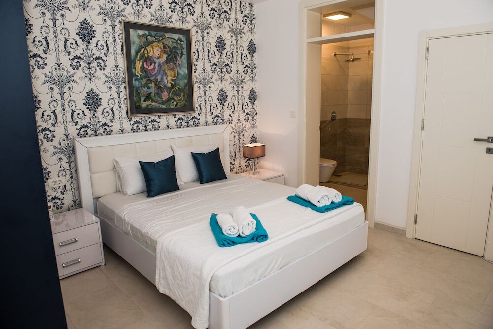 1-bed Large Apartment in Tivat Swiming Pool — фото 1