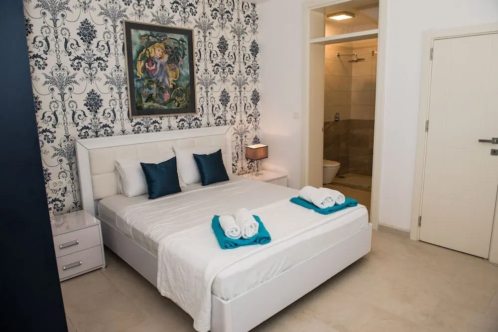 Тиват: 1-bed Large Apartment in Tivat Swiming Pool