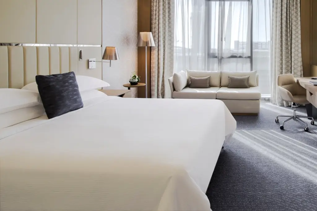 Абу-Даби: Pearl Rotana Capital Centre