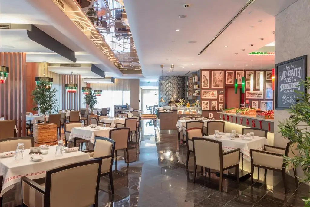Абу-Даби: Pearl Rotana Capital Centre