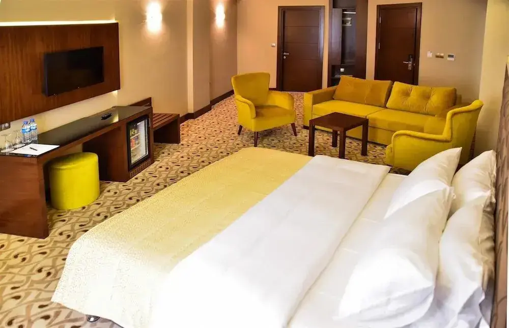 Тиреболу: Hebo Marina Hotel