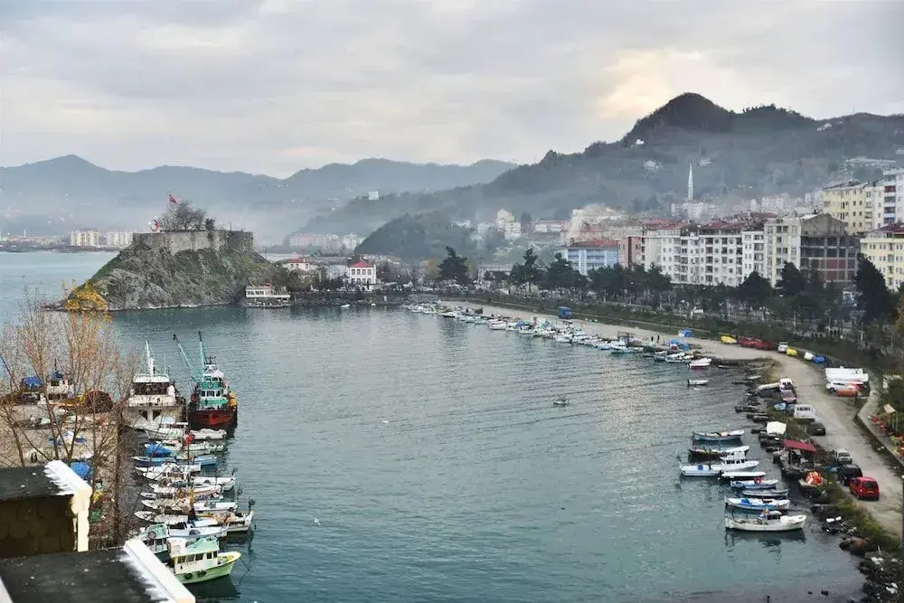 Тиреболу: Hebo Marina Hotel