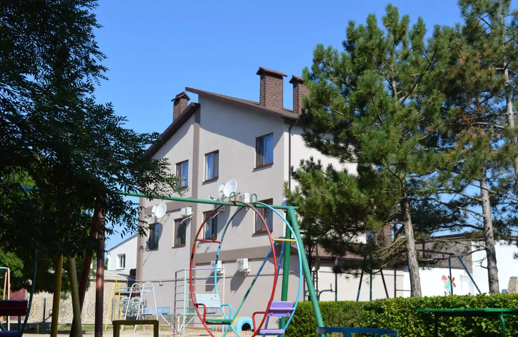 Евпатория: Меблированные комнаты Хельга Парк Фрунзе